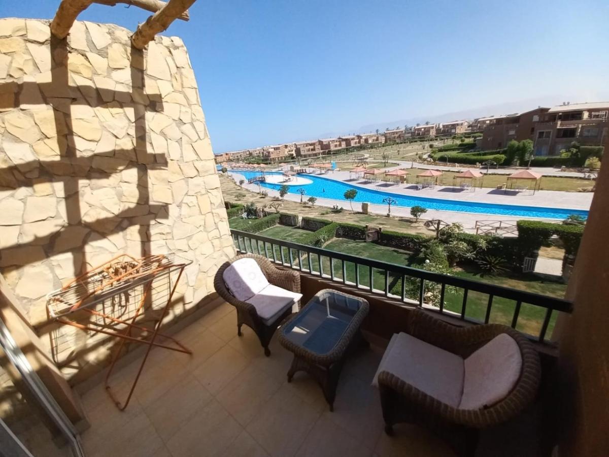Chalet Marina Wadi Degla Families Only Pool View 2Nd Floor 6 Adults Ain Sukhna Exterior foto